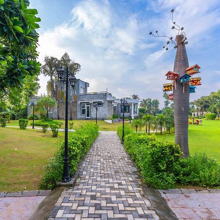 Stayvista At Wandering Vines Indoor Pool 4Bhk Luxury Villa In Delhi Sohna Buitenkant foto