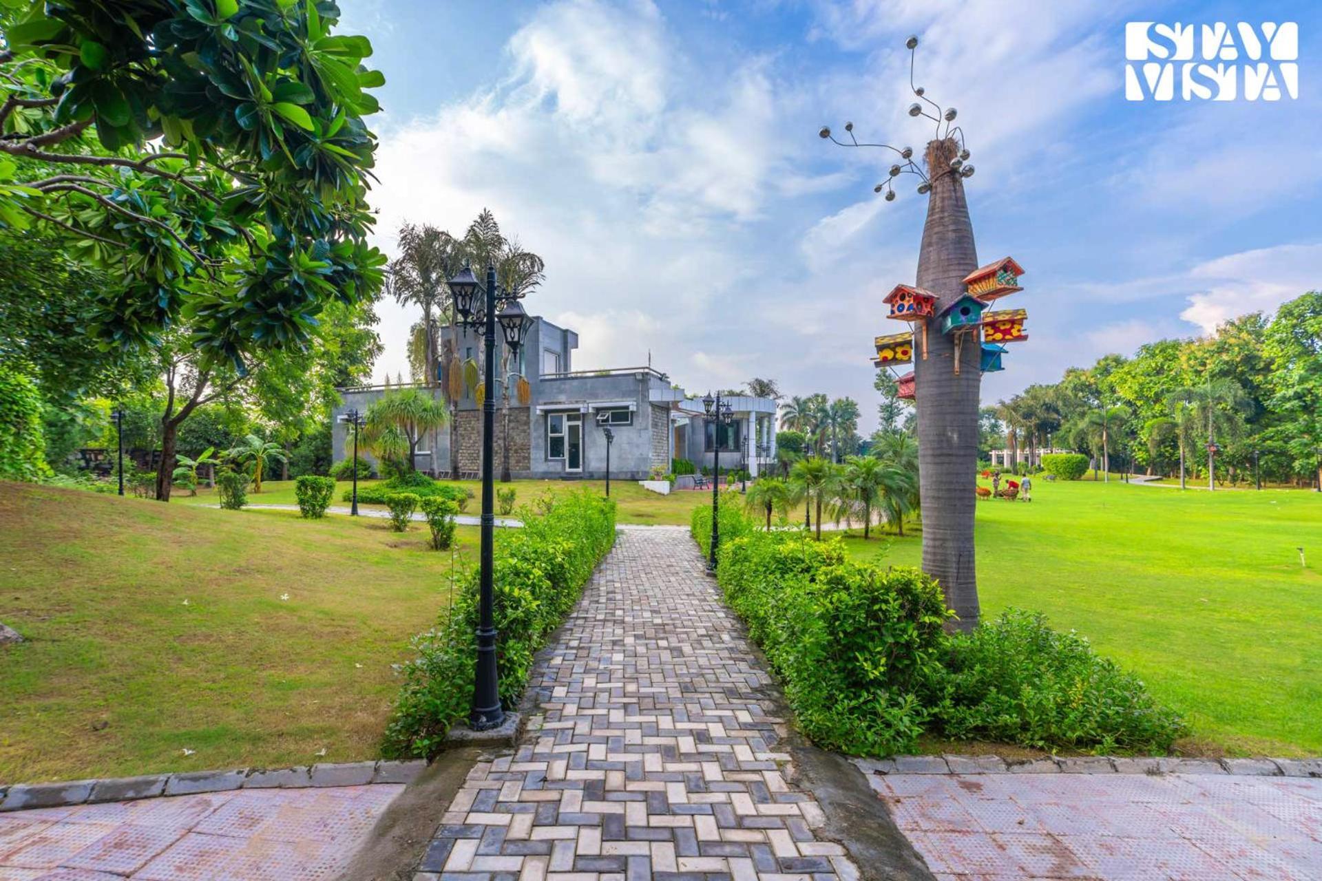 Stayvista At Wandering Vines Indoor Pool 4Bhk Luxury Villa In Delhi Sohna Buitenkant foto