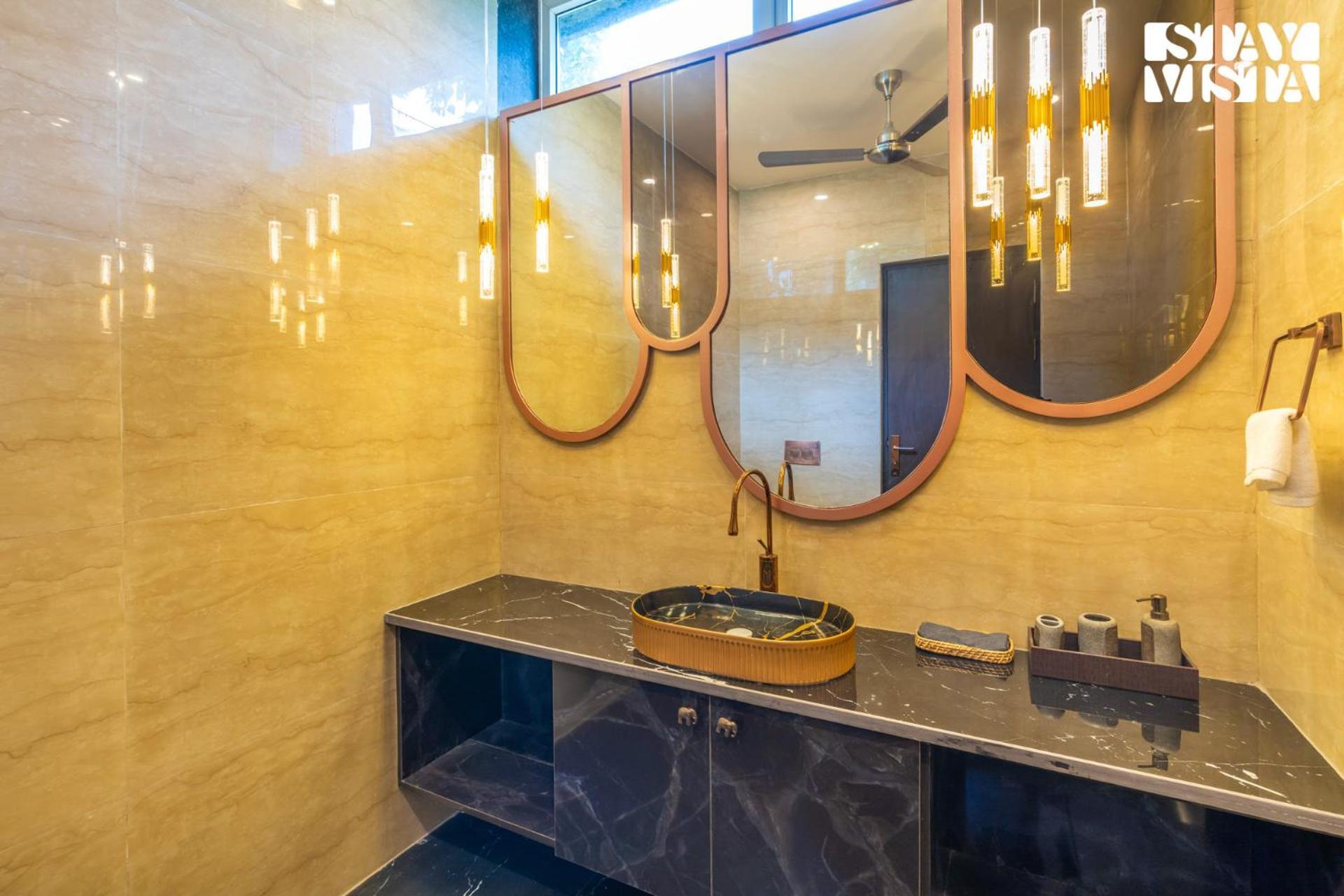 Stayvista At Wandering Vines Indoor Pool 4Bhk Luxury Villa In Delhi Sohna Buitenkant foto