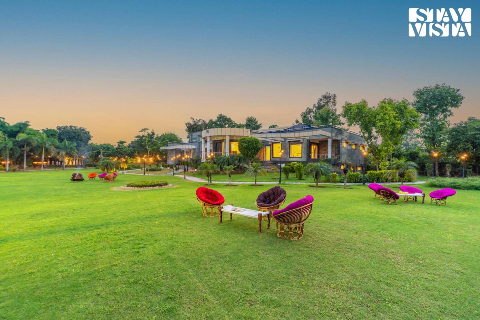 Stayvista At Wandering Vines Indoor Pool 4Bhk Luxury Villa In Delhi Sohna Buitenkant foto
