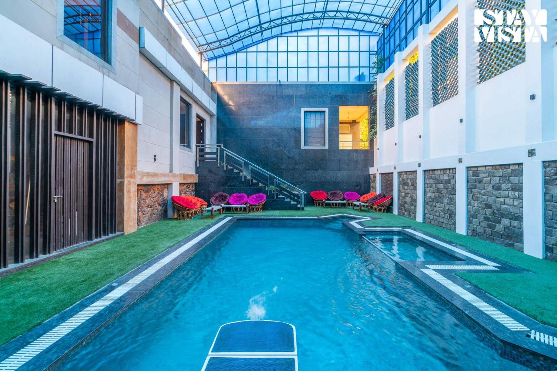 Stayvista At Wandering Vines Indoor Pool 4Bhk Luxury Villa In Delhi Sohna Buitenkant foto