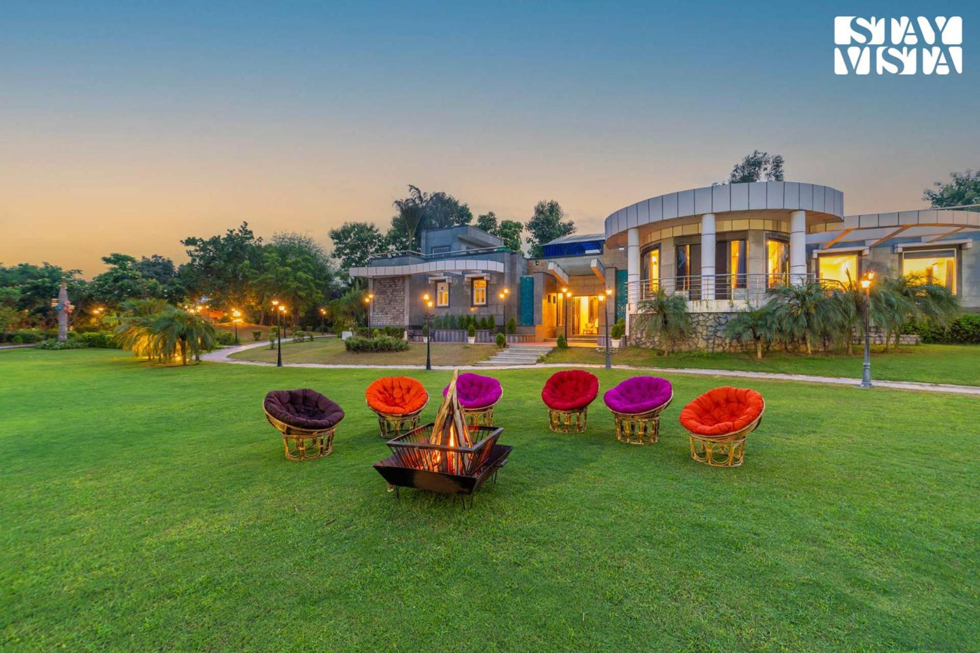 Stayvista At Wandering Vines Indoor Pool 4Bhk Luxury Villa In Delhi Sohna Buitenkant foto