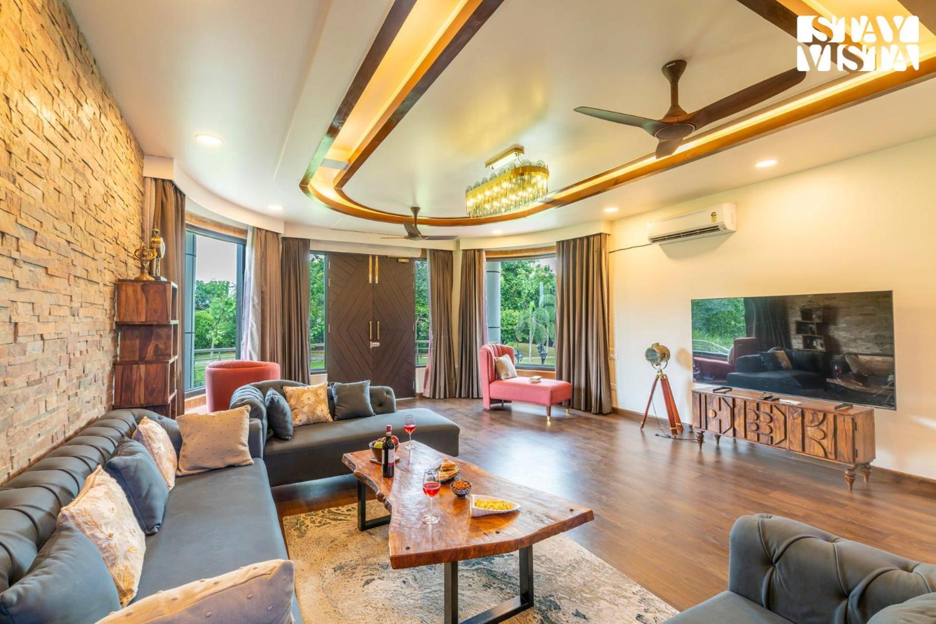 Stayvista At Wandering Vines Indoor Pool 4Bhk Luxury Villa In Delhi Sohna Buitenkant foto