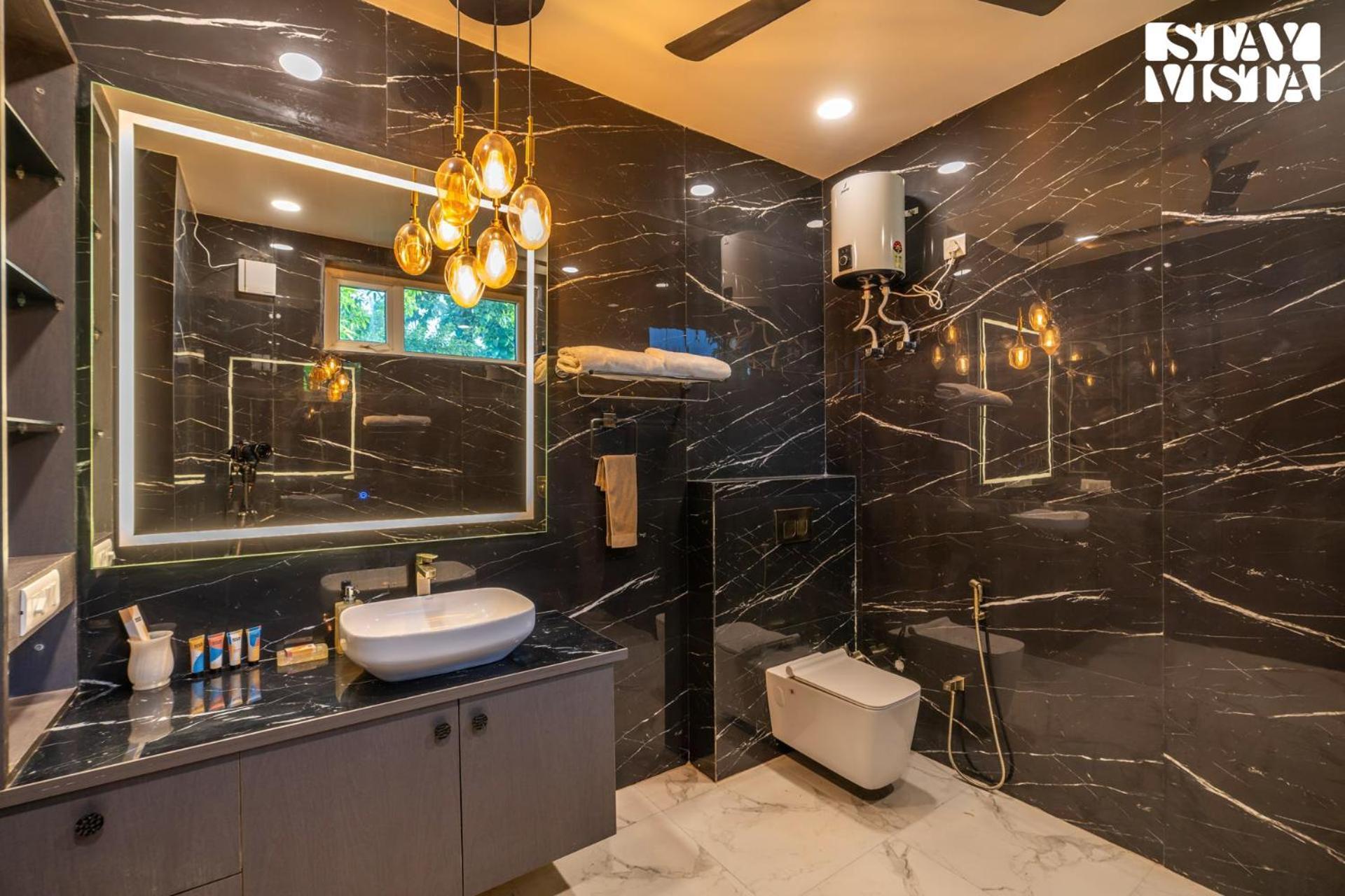 Stayvista At Wandering Vines Indoor Pool 4Bhk Luxury Villa In Delhi Sohna Buitenkant foto
