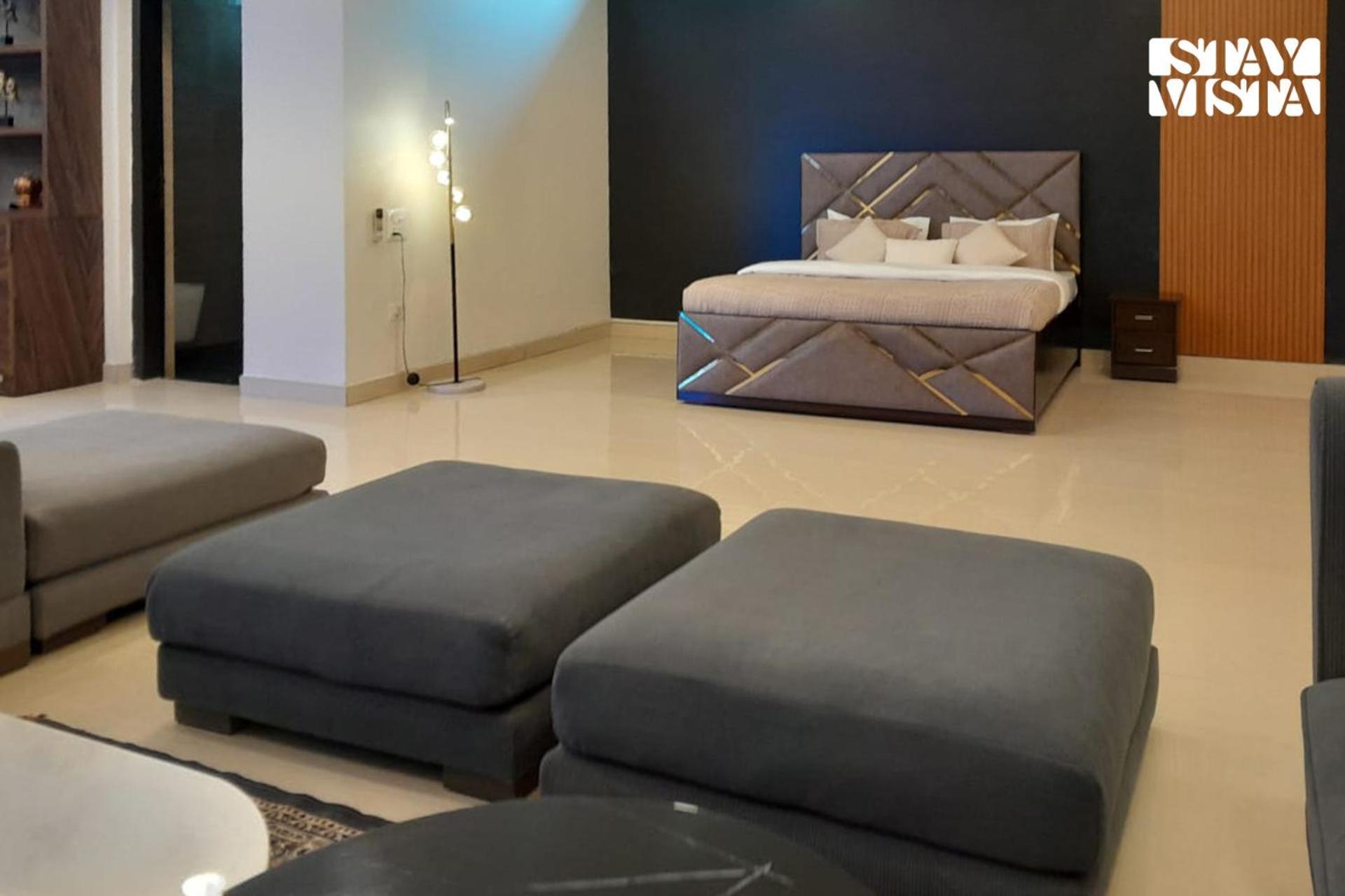 Stayvista At Wandering Vines Indoor Pool 4Bhk Luxury Villa In Delhi Sohna Buitenkant foto